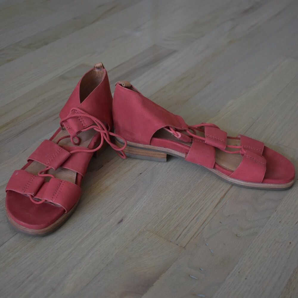 Gentle Souls By Kenneth Cole Red Fina Womens Sandals